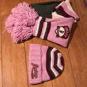 Juicy hat and scarf set.